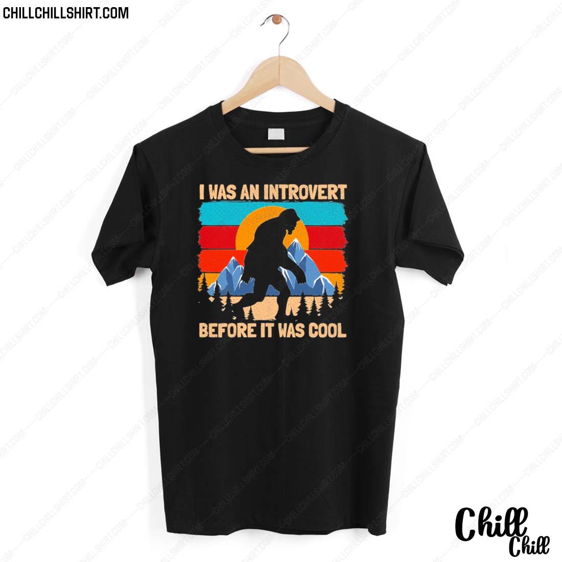 Nice bigfoot Sasquatch Vintage Retro Sunset Introvert T-shirt
