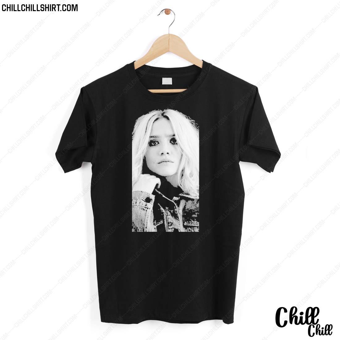 Nice black White Art Maddie Hasson T-shirt