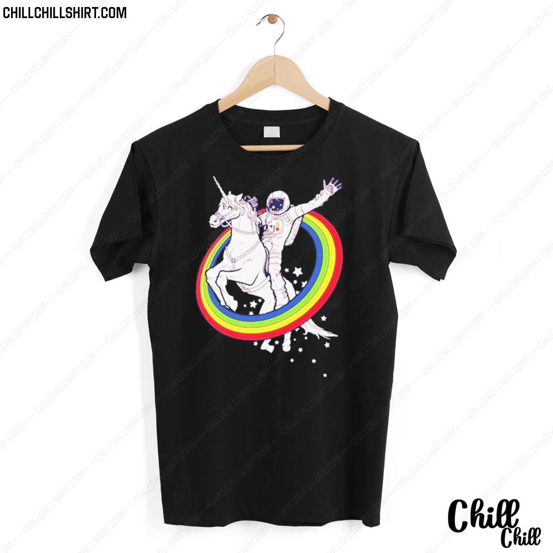 Nice astronaut Riding Unicorn Throw The Rainbow T-shirt